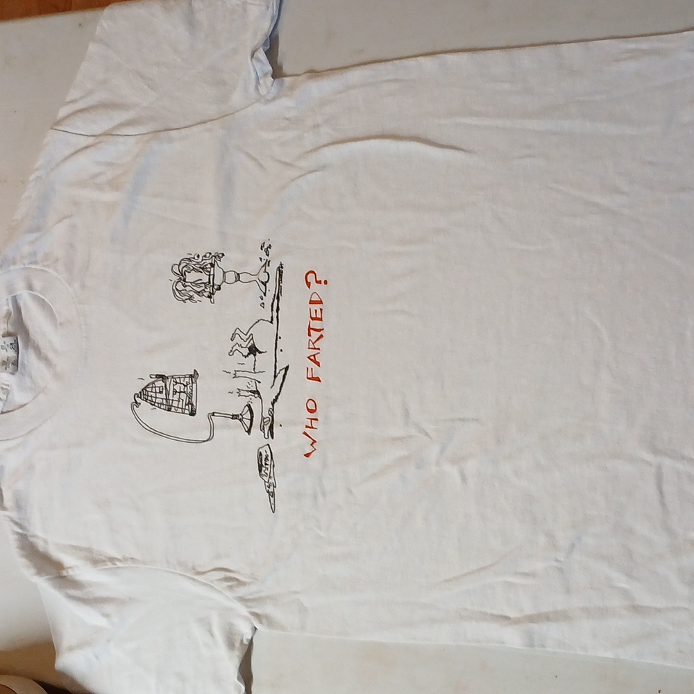 Vintage Touch of gold 'Who farted?' Dog shirt unisex short sleeve shirt L